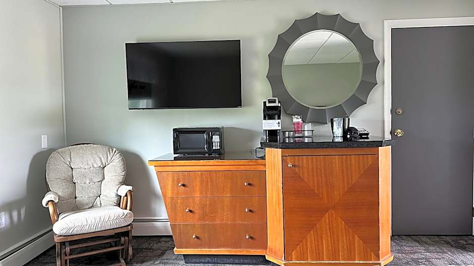 Colonial Valley Motel