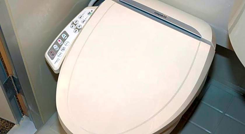 Toyoko Inn Yokohama Shinkoyasu Ekimae