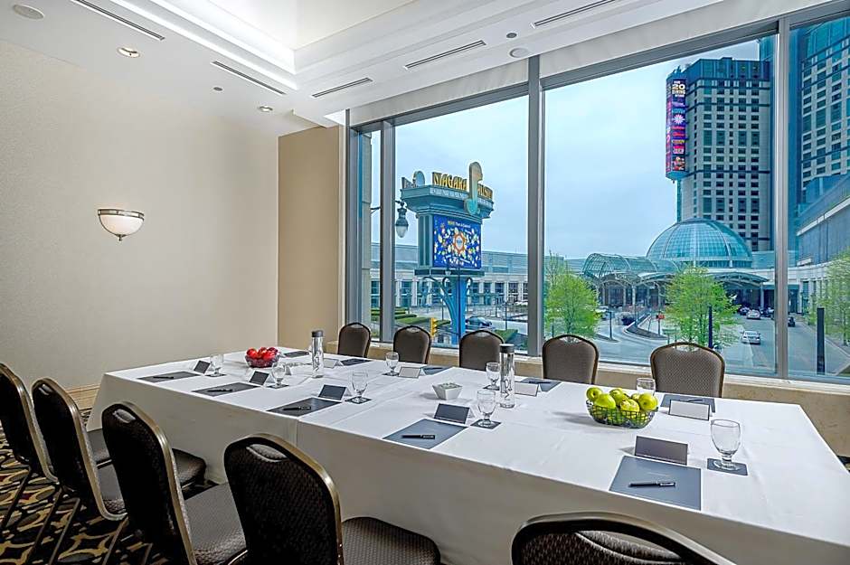 Hilton Niagara Falls-Fallsview Hotel - Suites