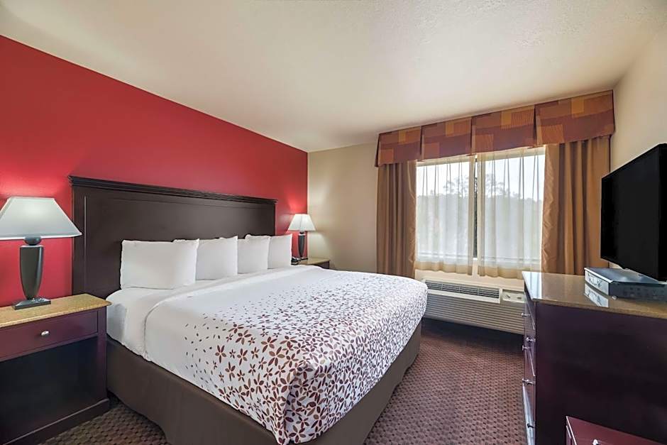 Photo 1 of 6 of 1 King Bed with Sofabed Suite