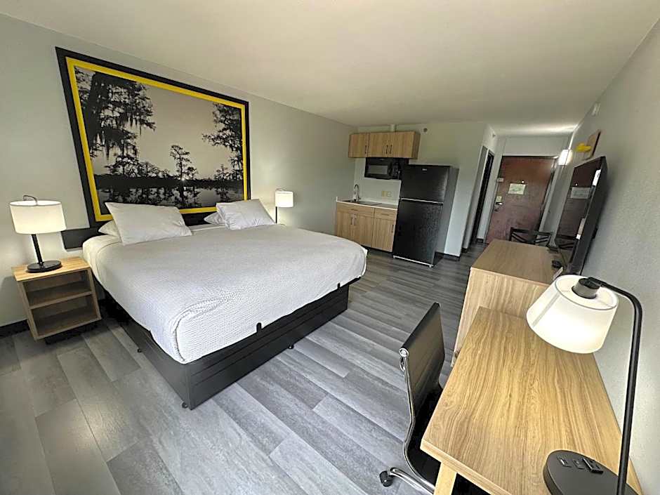 Super 8 by Wyndham Alexandria LA