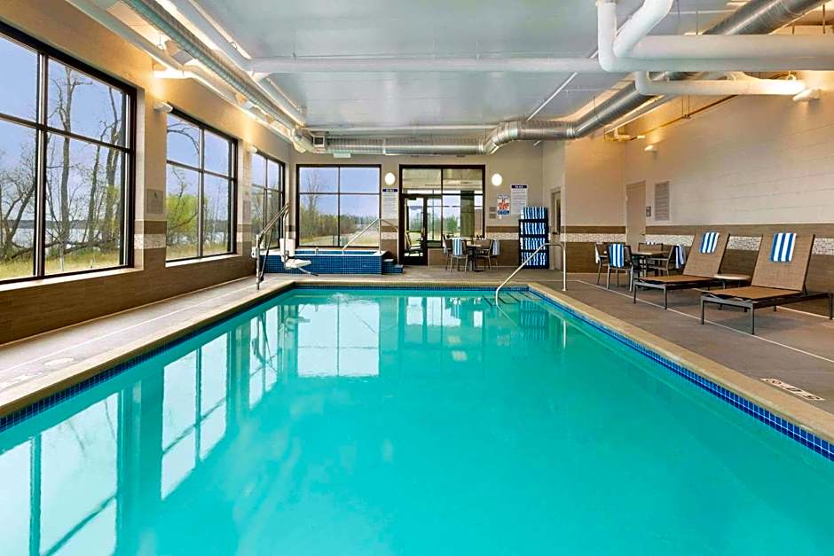 Country Inn & Suites by Radisson, Bemidji, MN