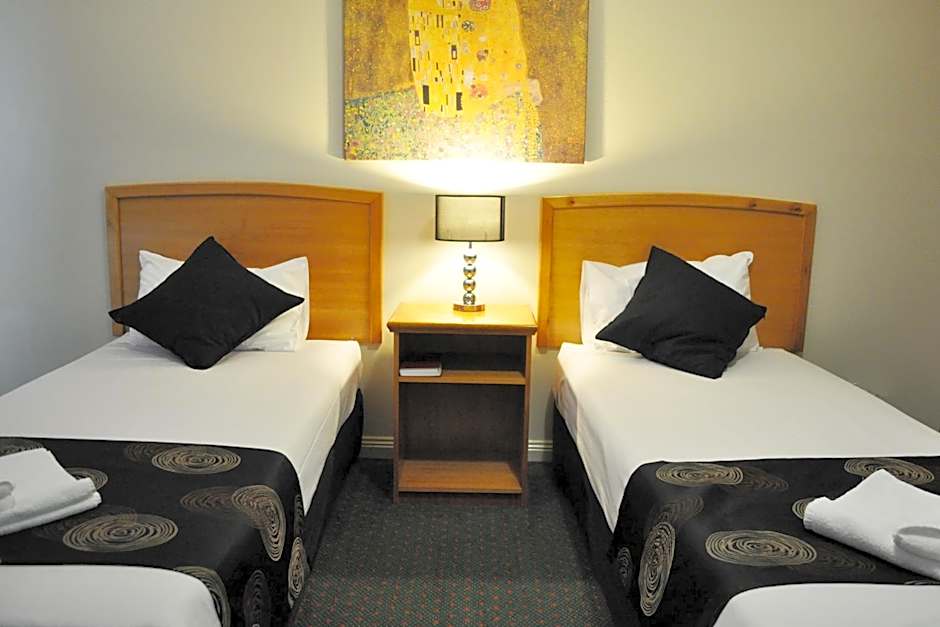 Meadowbrook Hotel