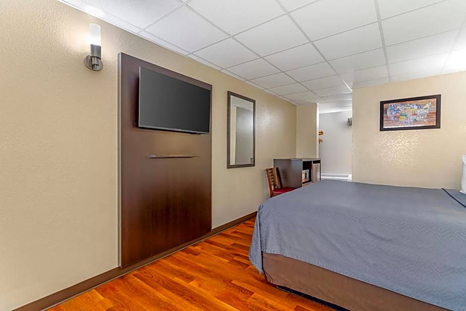 Econo Lodge Inn & Suites At The Conference Center