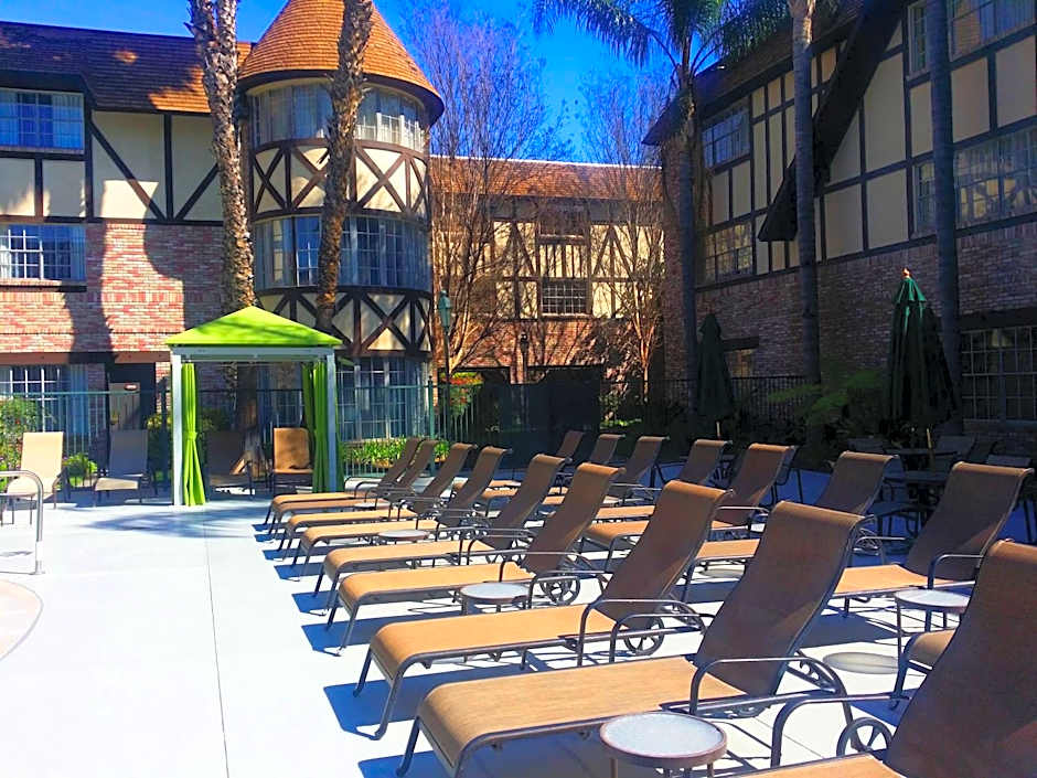 Anaheim Majestic Garden Hotel