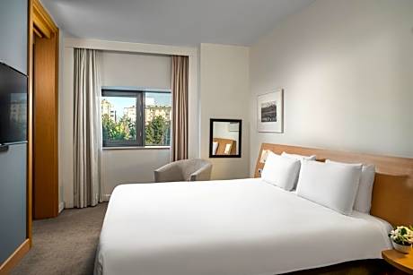 Superior Suite with 1 queensize bed and sofa