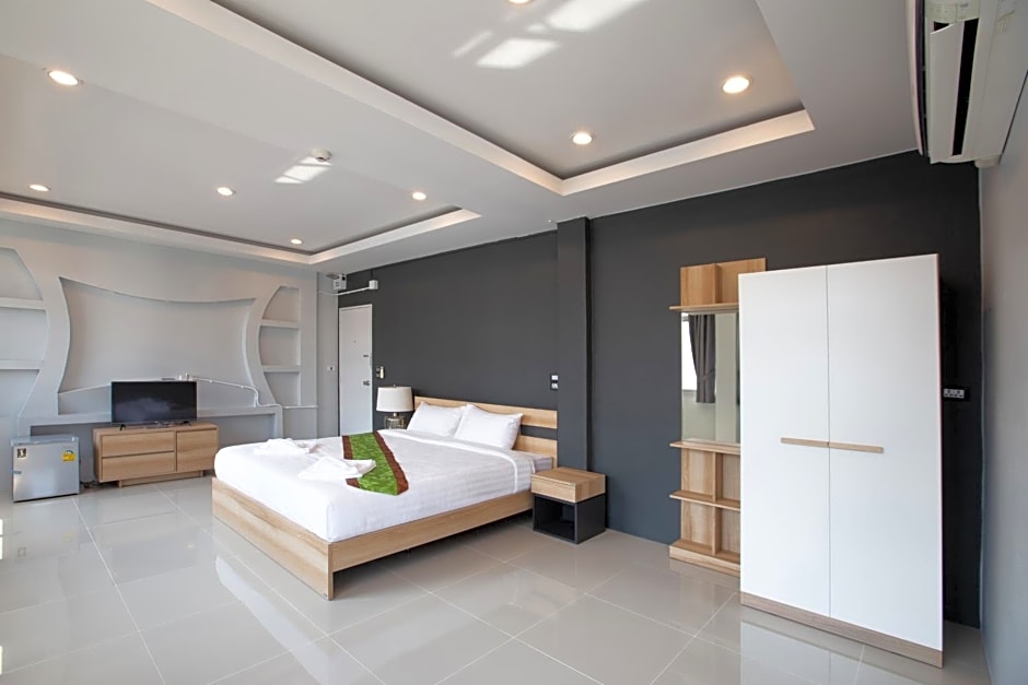 185@Surawong Residence