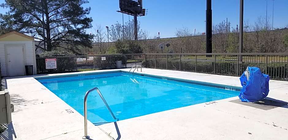 Days Inn by Wyndham Macon I-75 North