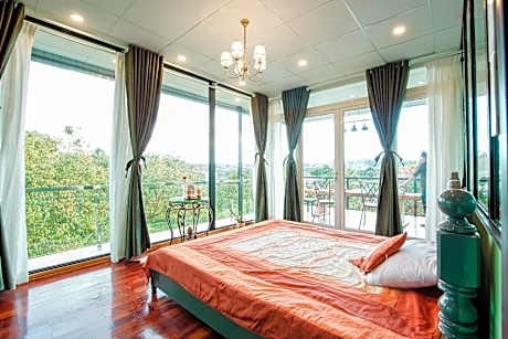 Quadruple luxury room