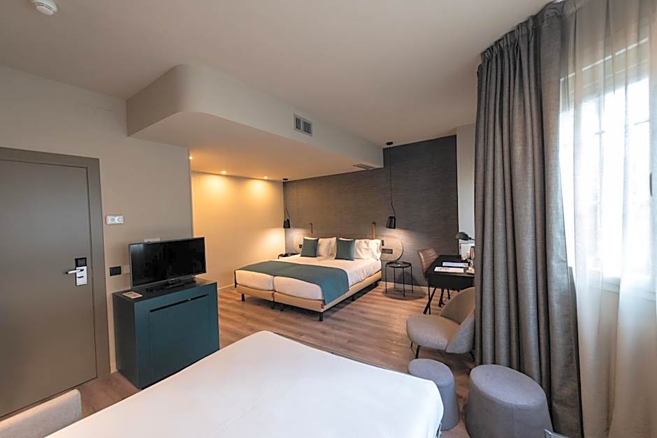 Atenea Rekord Suites