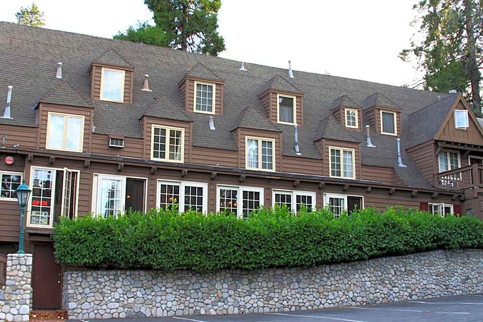 Saddleback Inn at Lake Arrowhead