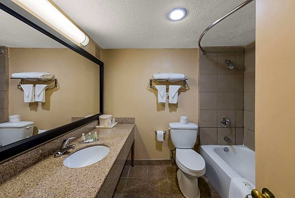 Quality Inn Saint Louis Airport