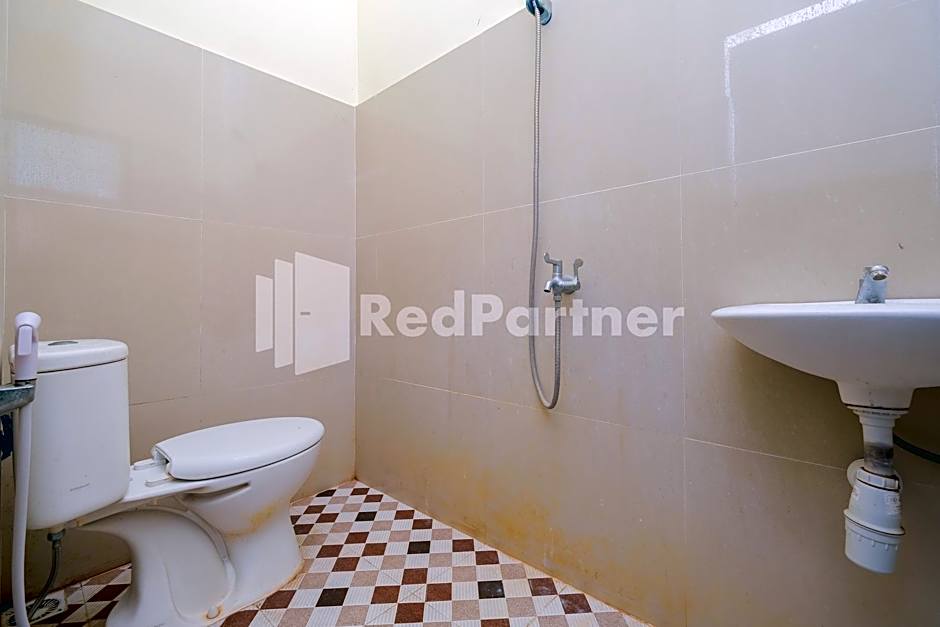 Grand Kencana Guesthouse Syariah near Wisata Bahari Lamongan Mitra RedDoorz