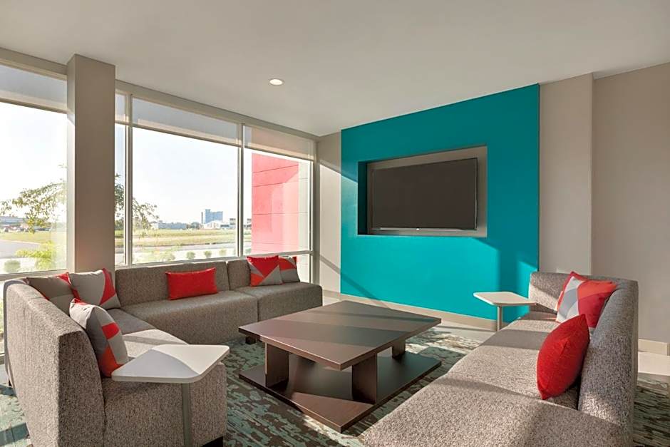 avid hotels - Macon North By IHG