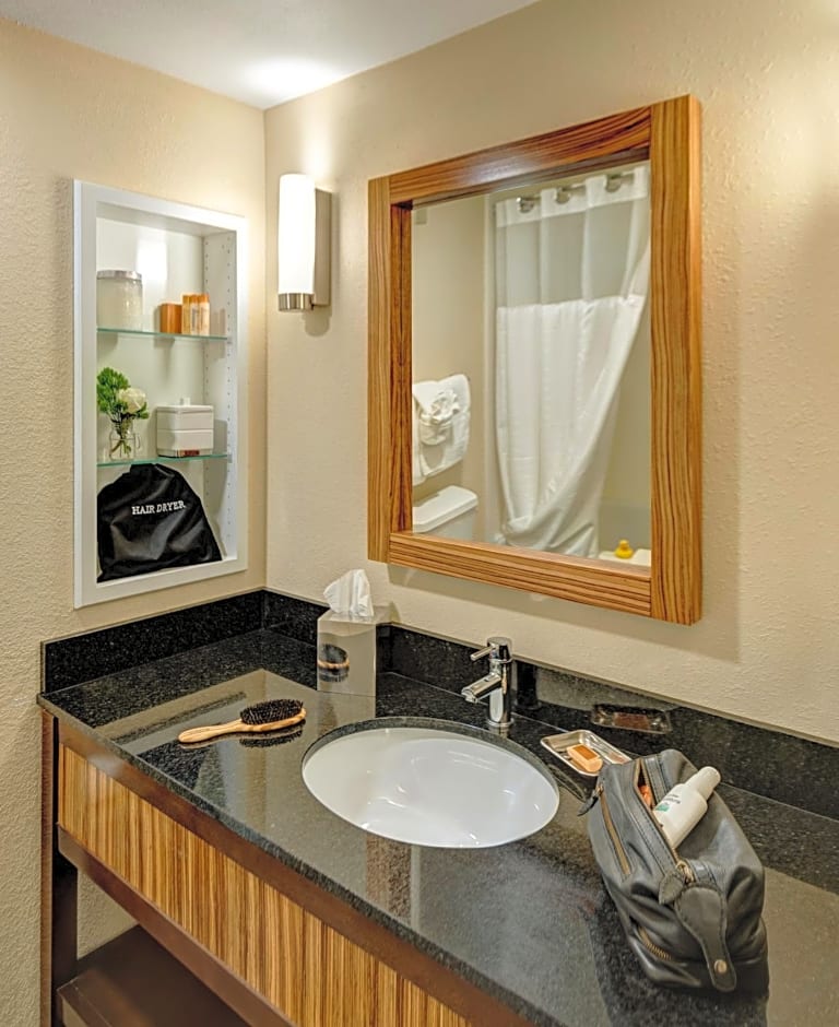The Garrison Hotel & Suites Dover-Durham, Ascend Hotel Collection