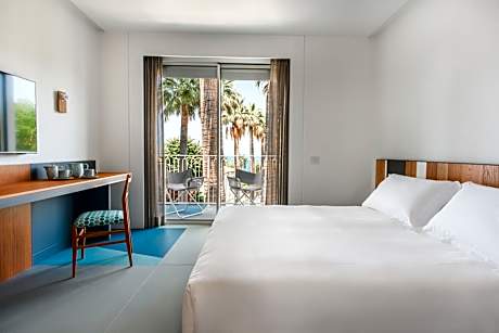 Double or Twin Room with Partial Sea View