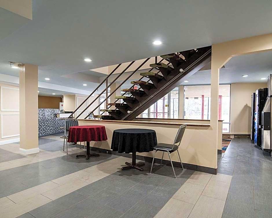 Rodeway Inn Syracuse Carrier Circle