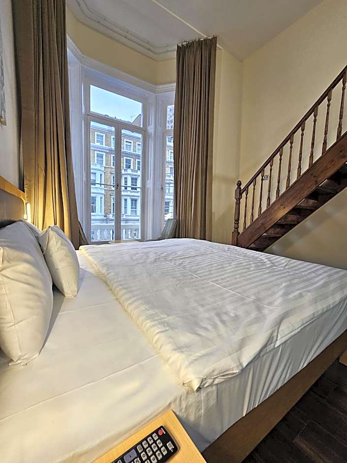 Cromwell International Hotel