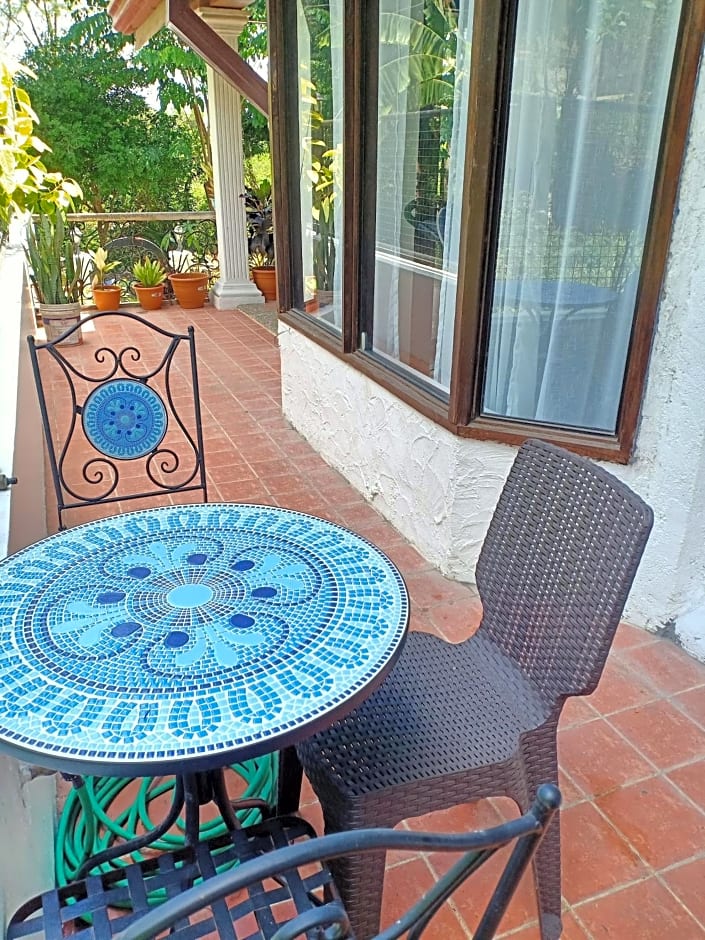 El Castillo Bed and Breakfast