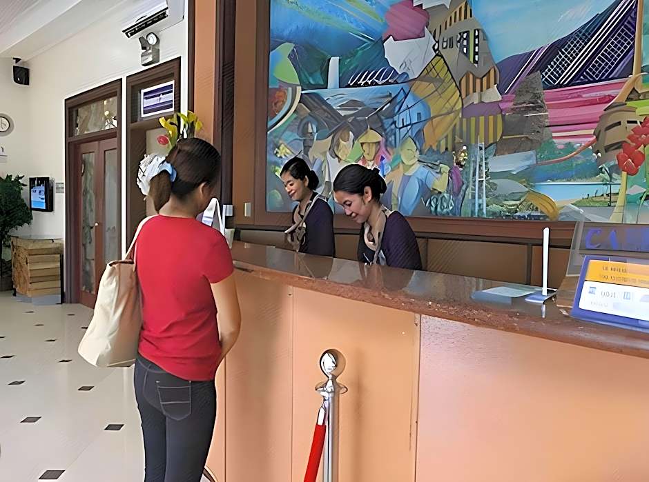 Crown Royale Hotel