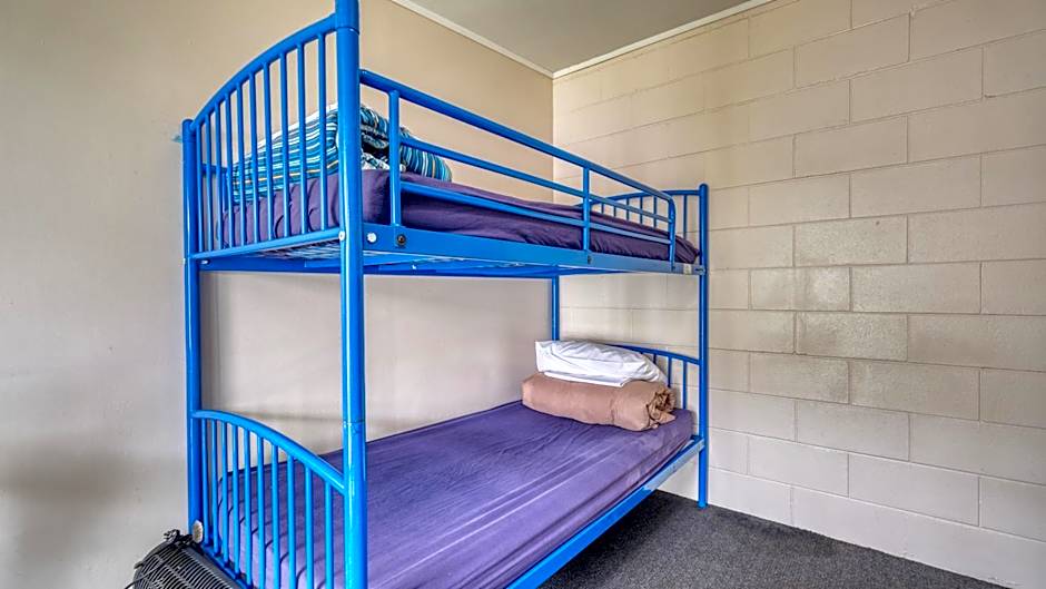 Beachcomber Lodge & Backpacker