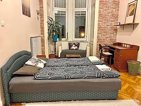 Double room with shared bathroom on Kálvin square