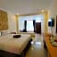 Hotel Maninjau Indah - The Lakeside Resort