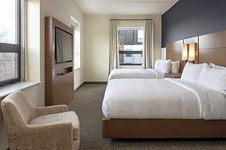 1 Bedroom Suite, 2 Queen, Sofa bed, Corner room