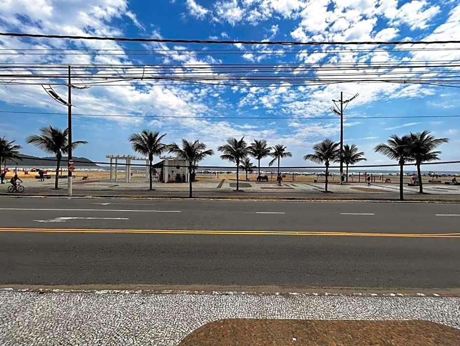 Otimo apto de frente para Praia do Boqueirao SP