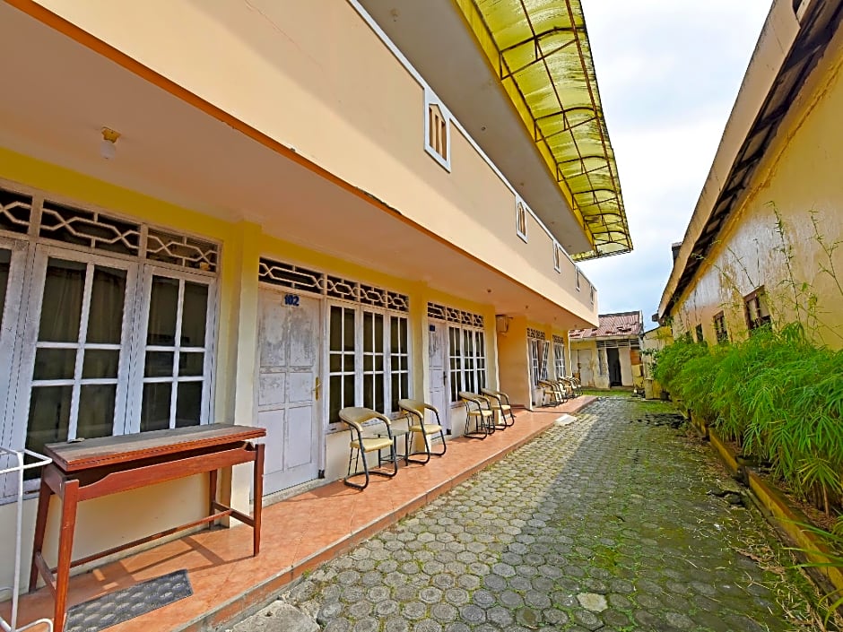 OYO 3722 Hotel Mutiara