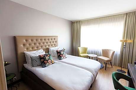 Comfy Double Room with City Spa Access