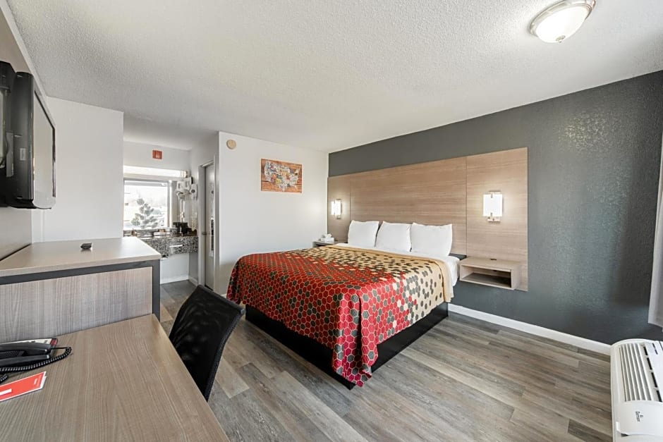 Econo Lodge Inn & Suites Bricktown