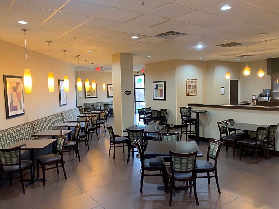Quality Inn & Suites Downtown Mansfield