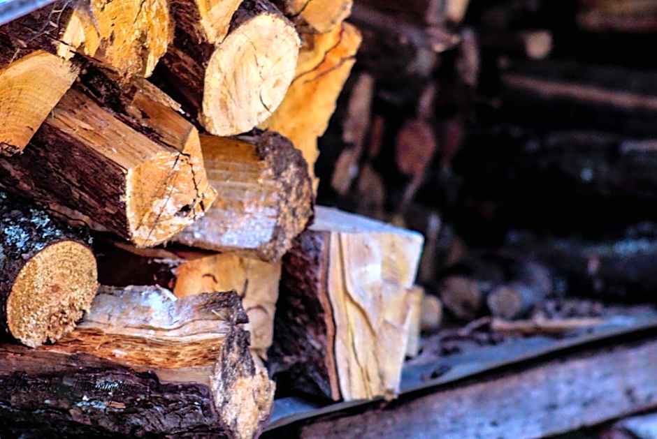 Tomah Retreat - Studio BREATHE with fireplace