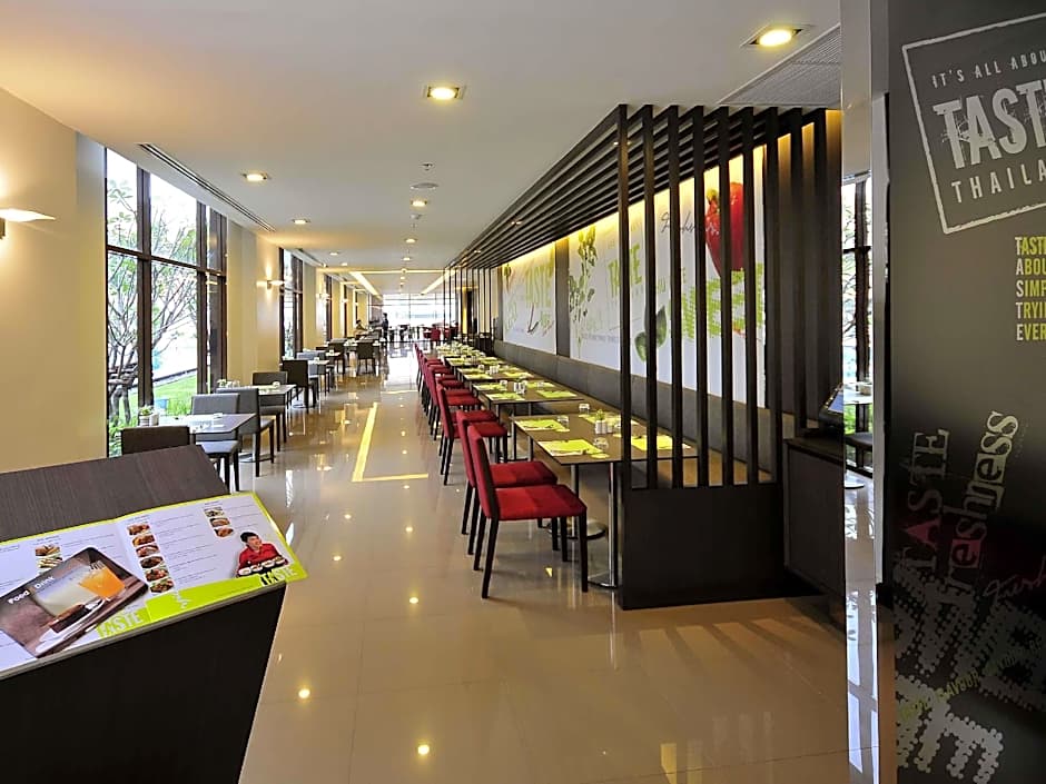 Ibis Bangkok Riverside