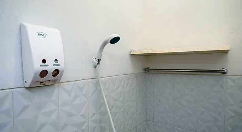 RedDoorz near Grojogan Sewu Tawangmangu