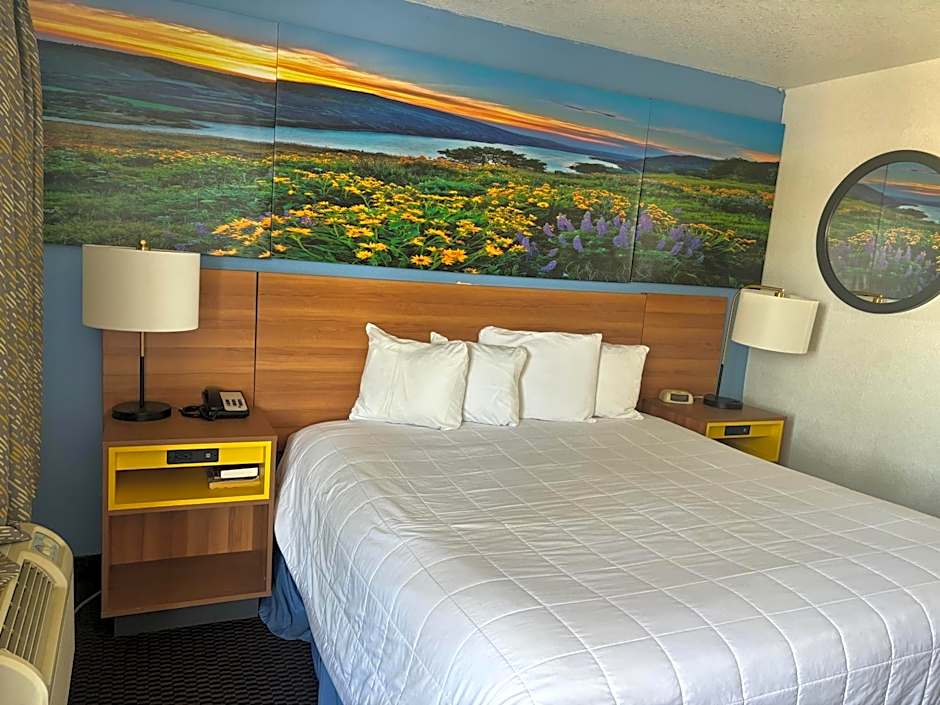 Days Inn & Suites by Wyndham Needles