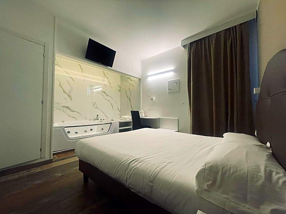 Hotel Holiday