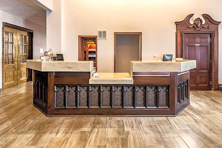 Riverview Inn & Suites, an Ascend Collection Hotel