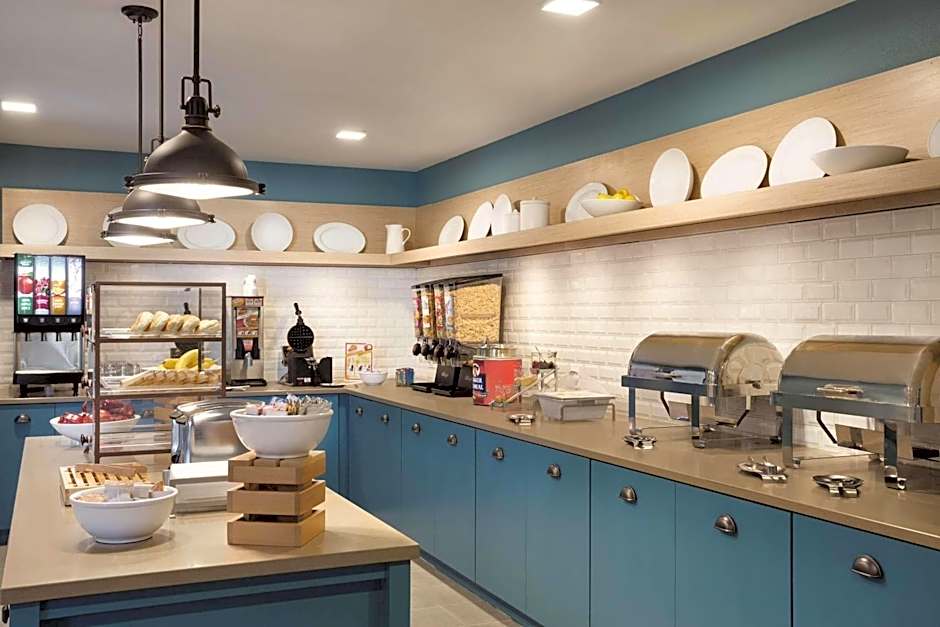 Country Inn & Suites by Radisson, Lawrence, KS