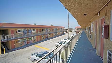 Los Angeles Inn & Suites LAX