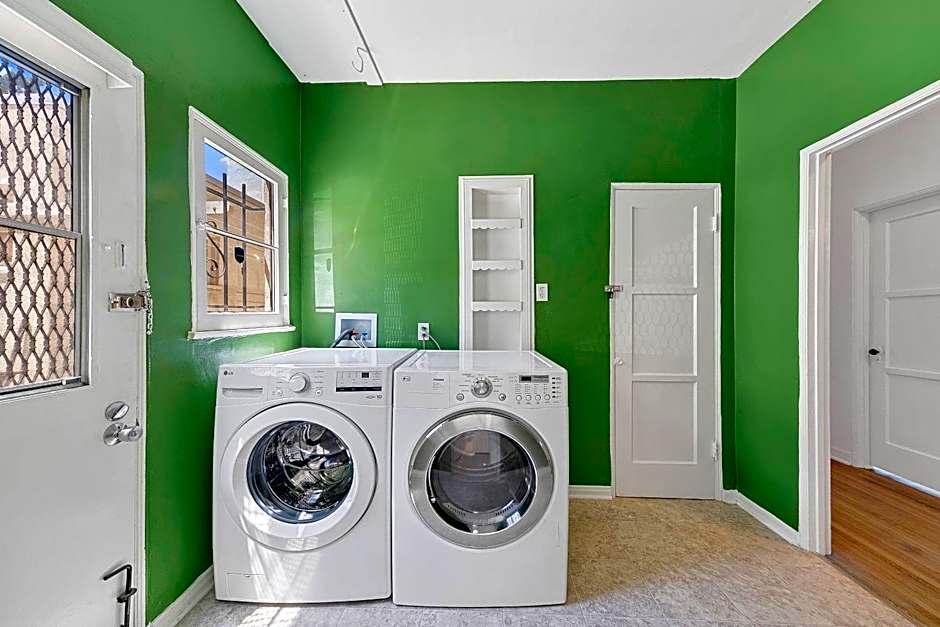 Beverly Hills Stylish & Central 1 BR Apt + Parking
