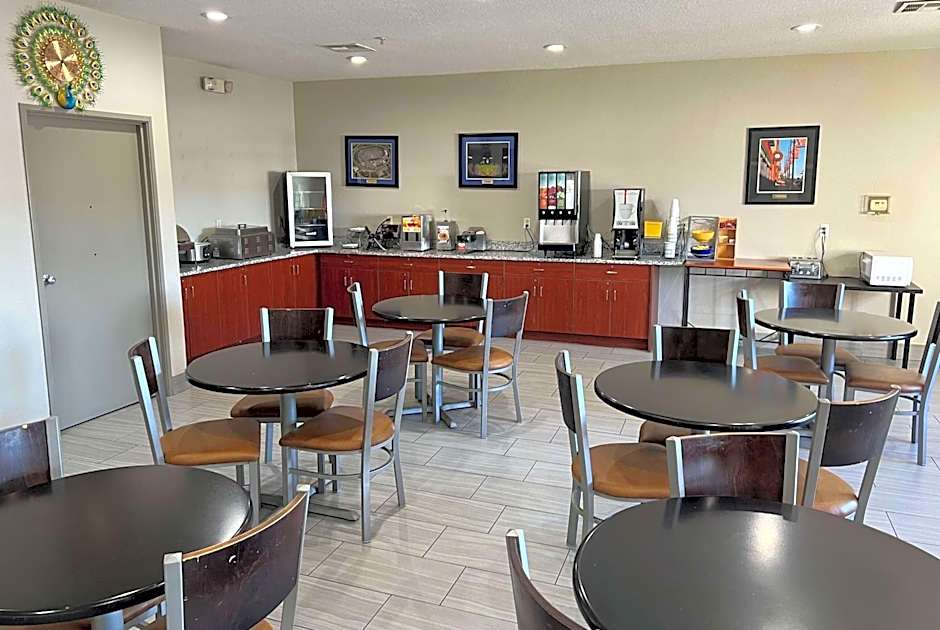 Days Inn by Wyndham near Kansas Speedway