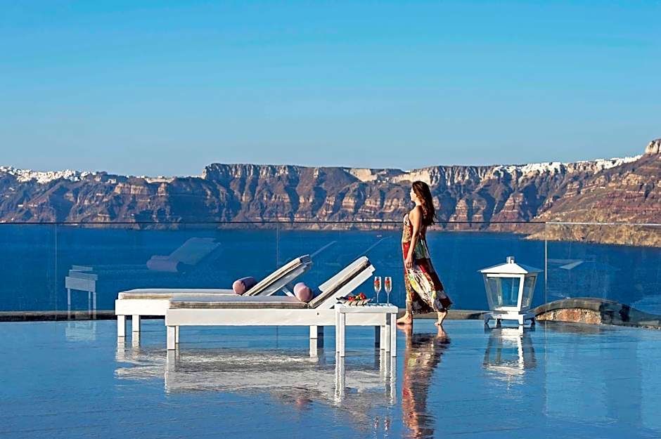 Acroterra Rosa Luxury Suites