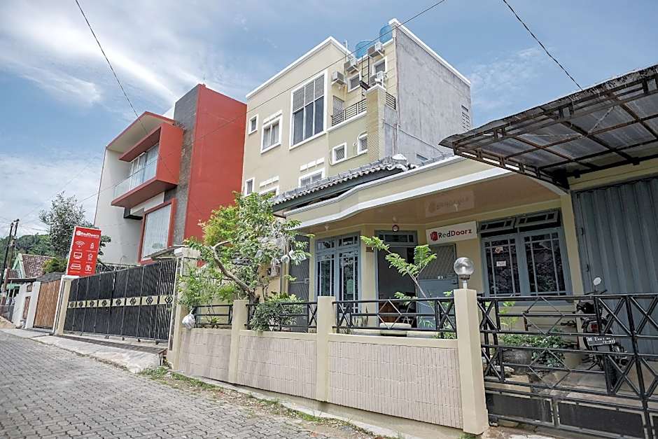 RedDoorz Syariah near Gatot Subroto Lampung 4