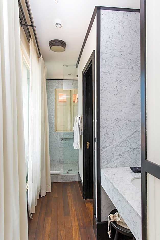 American Trade Hotel