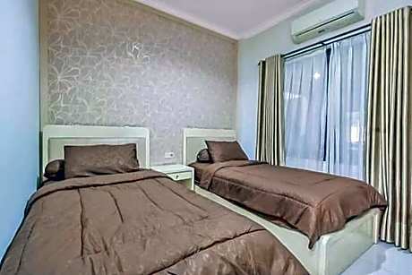 Standard Twin Room - Non-Smoking