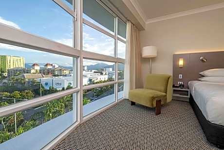 Deluxe King Room with Mountain View