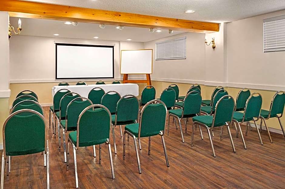 Howard Johnson by Wyndham Gravenhurst