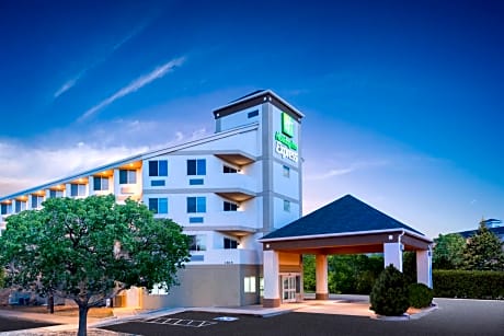 Holiday Inn Express & Suites Colorado Springs-Airport, an IHG Hotel